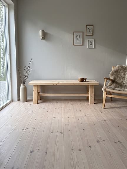 Bänk i furu