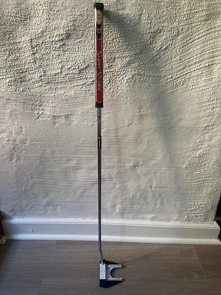 Odyssey o-works 7 putter med SuperStroke-grepp