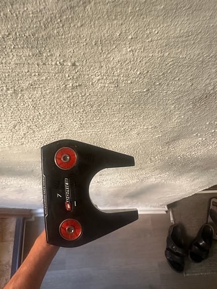 Odyssey o-works 7 putter med SuperStroke-grepp