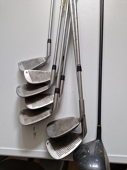 Golfklubbor järnset med grafitskaft