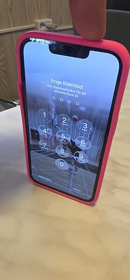 Apple iPhone 13 128 GB svart med rosa skal