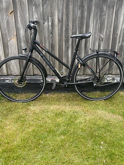 Trek Dam – Mycket fint skick, kvitto & AXA-lås