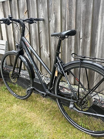 Trek Dam – Mycket fint skick, kvitto & AXA-lås