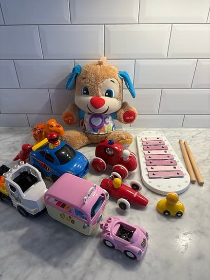 Fisher-Price leksakshund + BRIO-bilar,  xylofon, mm.