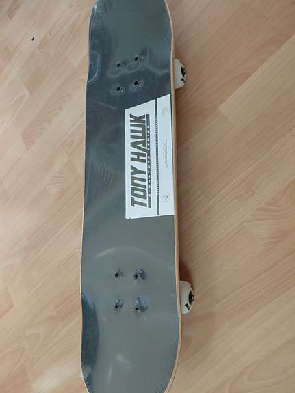 Tony Hawk Signature Series skateboard med örnmotiv