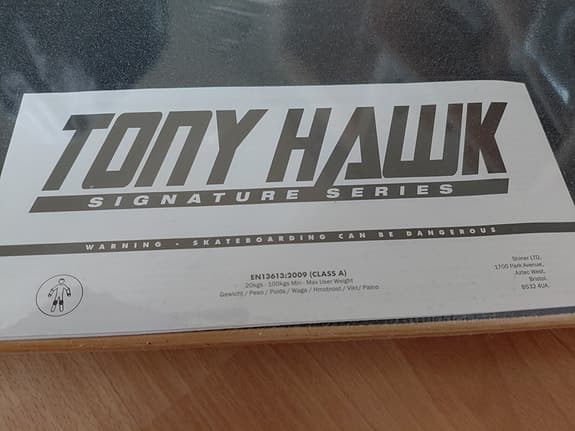 Tony Hawk Signature Series skateboard med örnmotiv