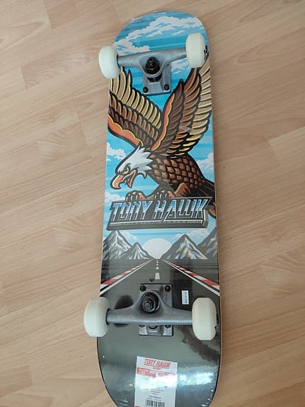 Tony Hawk Signature Series skateboard med örnmotiv