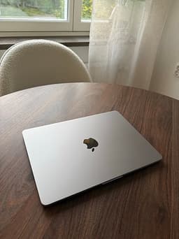 MacBook Air (M2, 2022)