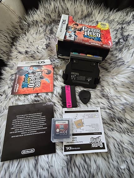 Guitar Hero Modern Hits (Nintendo DS) - Komplett i boxBeskrivn