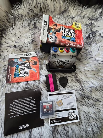 Guitar Hero Modern Hits (Nintendo DS) - Komplett i boxBeskrivn