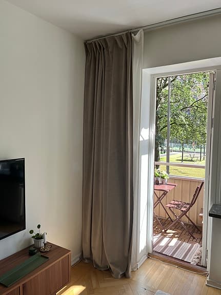 Två Rusta mörkläggningsgardiner beige