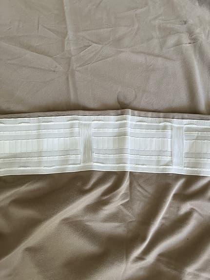 Två Rusta mörkläggningsgardiner beige