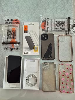 13 128Gb + 3 skärmskydd + 4 skall + laddningskabel.