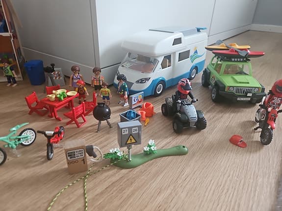 Playmobil polisstation, hus och husbil med figurer