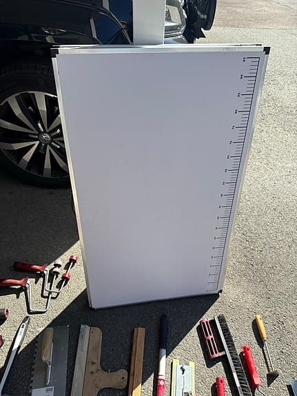 Verktygspaket för tapetsering och spackling med skiva