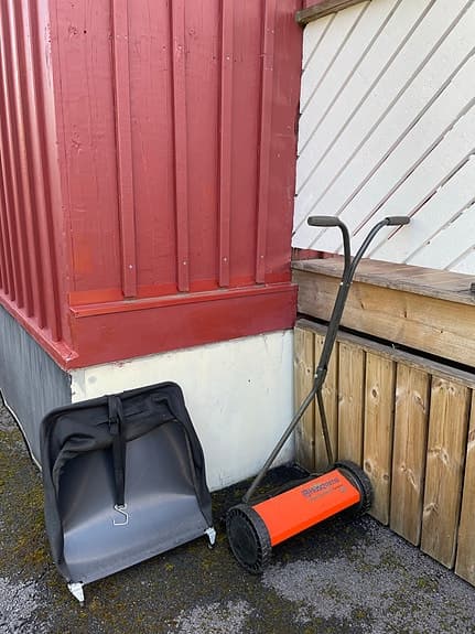 Husqvarna handgräsklippare orange