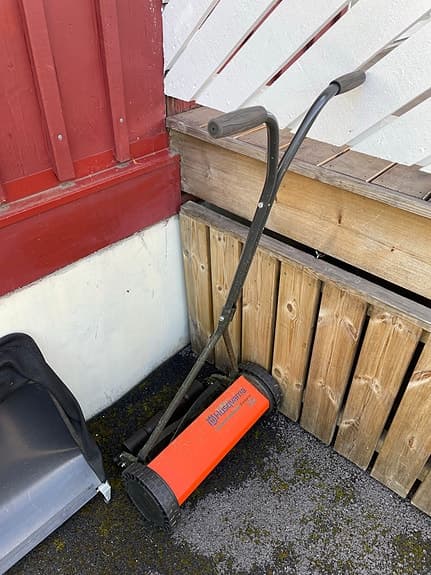 Husqvarna handgräsklippare orange