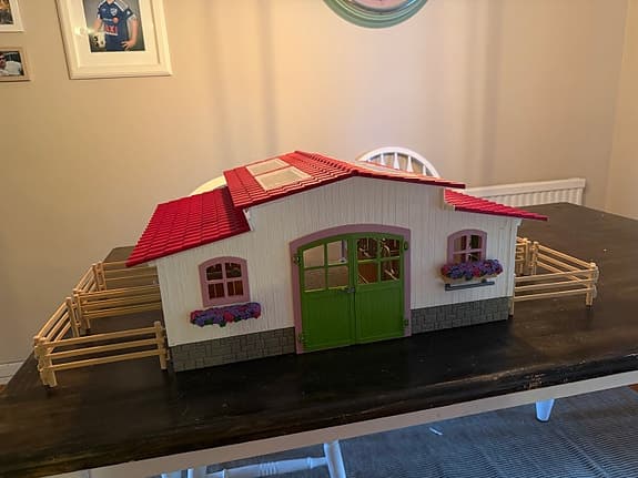 Schleich stall med tillbehör