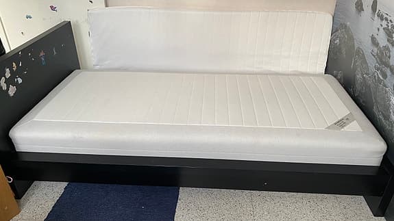 Malm Junior säng IKEA