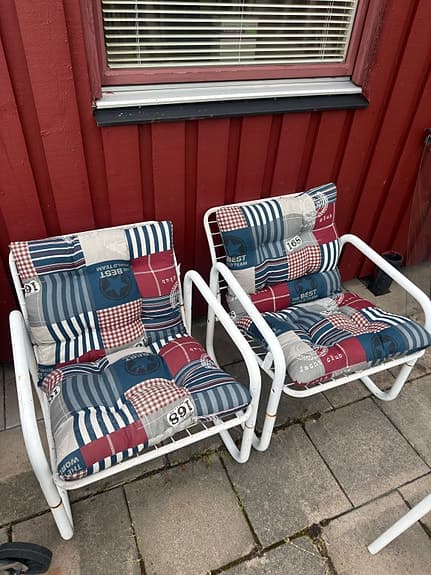 Trädgårdsstolar med dynor vit metallram