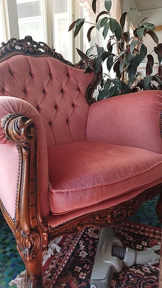 Elegant soffgrupp i klassisk rokoko-stil