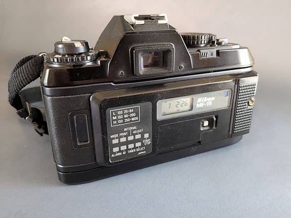 NIKON N2020(usa)/F501(eu) + 50mm 1.8 AF-Nikkor + MF-19 databack.