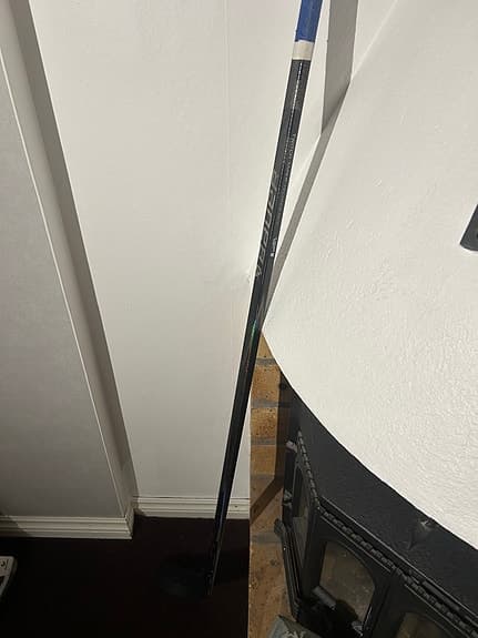 Bauer hockeyklubba svart PM right 70 flex. Svart flylite