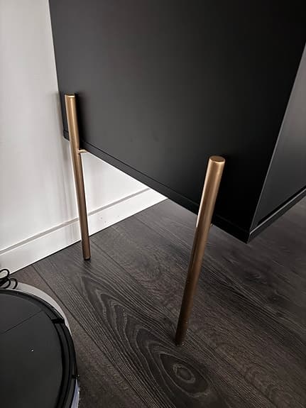 ZOLLIKON Byrå 124 cm – svart med guldfärgade ben