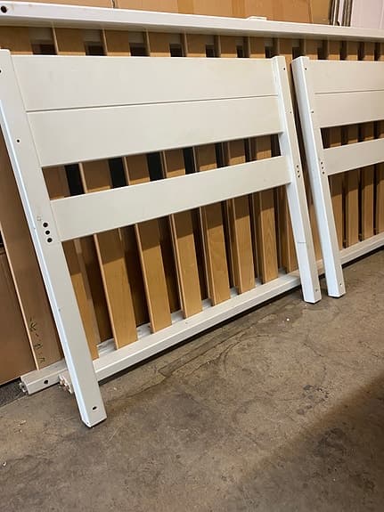 IKEA sängram med ribbotten vit trä