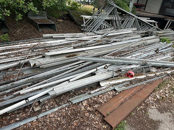 Stort nedmonterat proffesionellt växthus