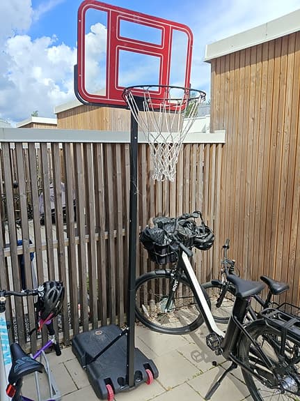 Basketställning med korg och nät