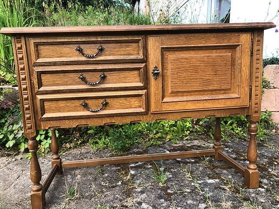 Byrå sideboard med snidade ben vintage
