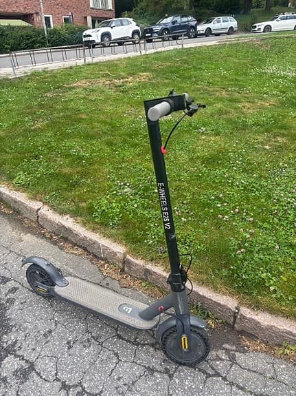 E-Wheels E2S V2 elsparkcykel svart/grå
