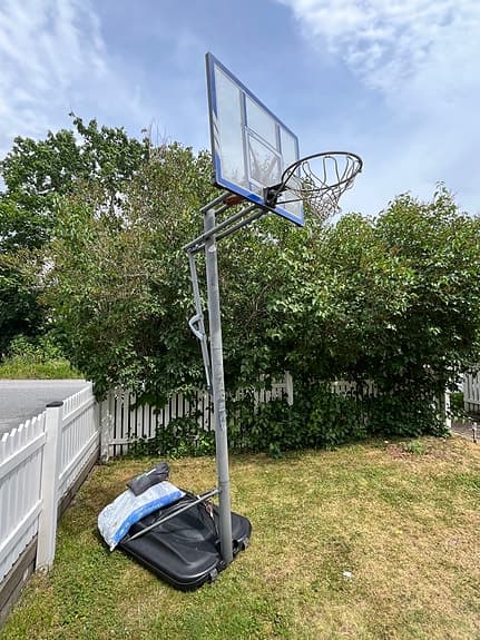 Basketkorg på fot
