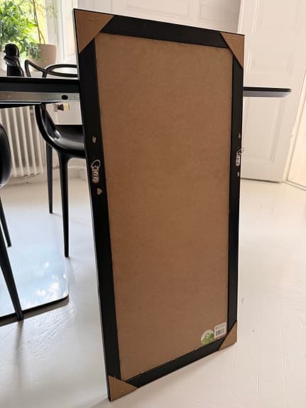 Svart spegel – stilren och i nyskick