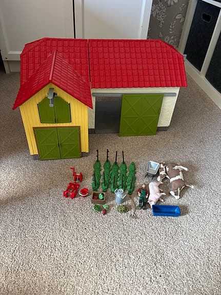 Schleich, Leksaksbondgård med djur och tillbehör