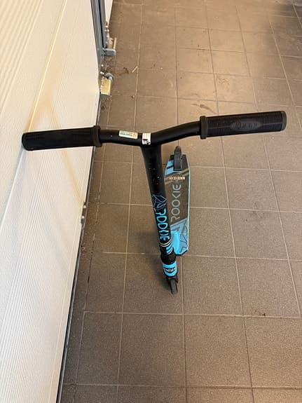 Stiga Rookie trick sparkcykel blå/svart