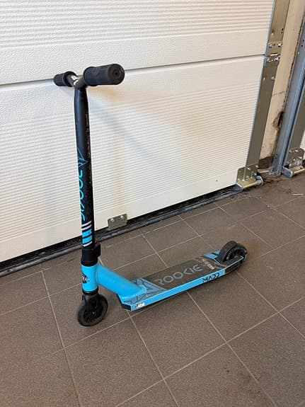 Stiga Rookie trick sparkcykel blå/svart