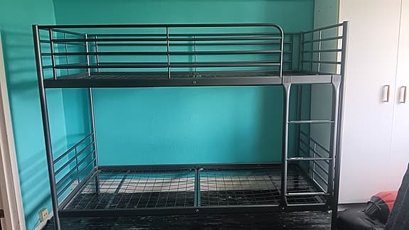 IKEA våningssäng SVÄRTA i metall 90x200