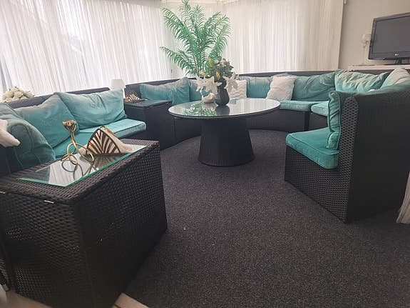 Stor exklusiv loungegrupp i konstrotting rund + extra fodral