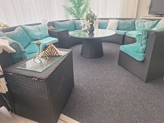 Stor exklusiv loungegrupp i konstrotting rund + extra fodral
