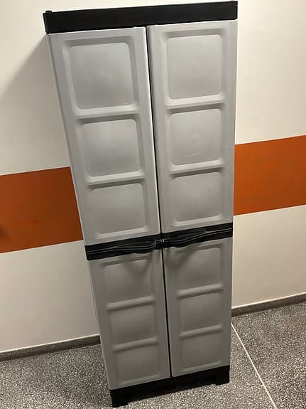 Förvaringsskåp 182,5x41,5x64,5 . Förråd, balkong, terrass, trädgård,  garage.