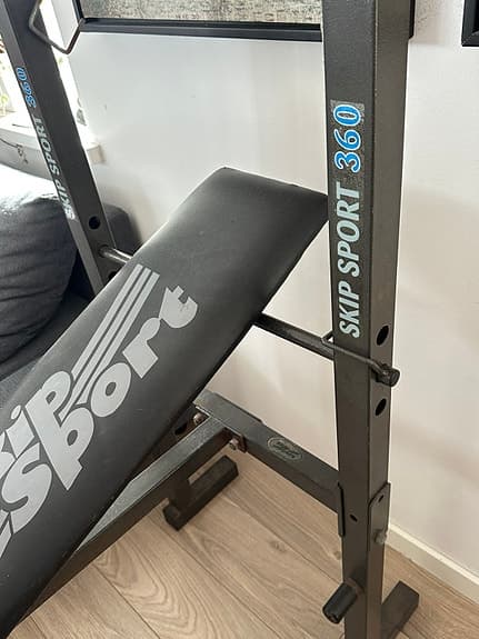 Skip Sport 360 träningsbänk med ställning