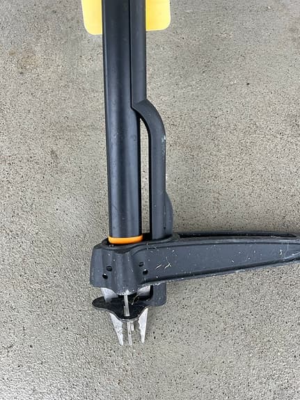 Fiskars Xact ogräsupptagare svart