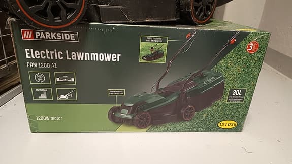 Gräsklippare drivs med el via förlängningssladd (ej batteri)