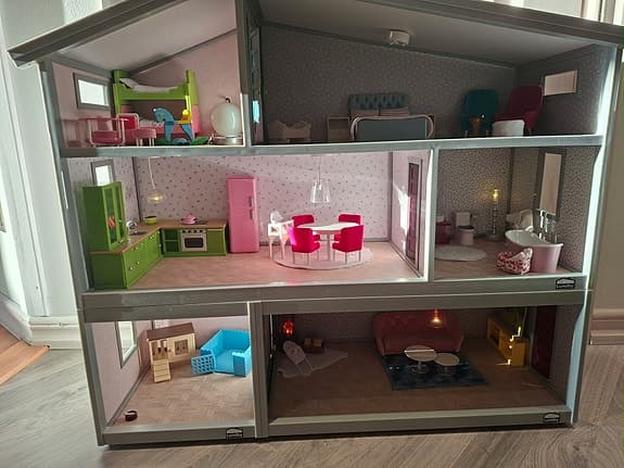 Lundby dockhus med tillbehör