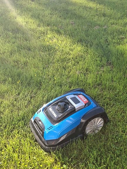 Biltema robotgräsklippare blå RM1000 begagnad