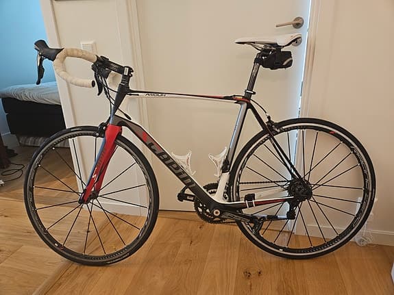 Italiensk kolfibercykel Scapin Anouk – Fulcrum Racing Zero & Wattmätare etc