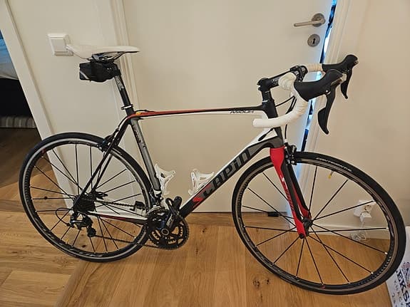 Italiensk kolfibercykel Scapin Anouk – Fulcrum Racing Zero & Wattmätare etc