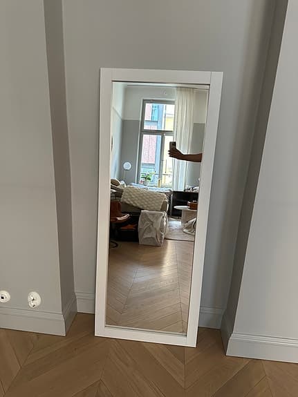 Helkroppsspegel med vit ram - Englesson